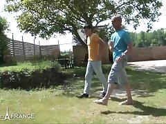 Amateur couples having hot fuckfest sesh outdoor