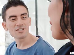 Mansion Hunting Humper – Reality Kings