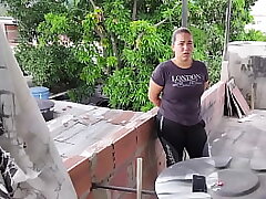 I DISCOVER MY STEP-SISTER SMOKING ON THE ROOF AND WHILE SHE SUCKS MY COCK, HE ASKS ME TO Screw IT SO I WON'T TELL MY STEP-MOTHER -part 1-