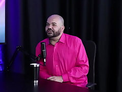 Ele n&atilde;o conseguiria bater punheta, s&oacute; dava para os homens e ia embora, e gosta de fazer domina&ccedil;&atilde;o - Paulo Avelar (Tiv Models) (SHEER/RED)