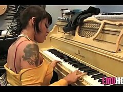 vulva tonguing punk babes 016