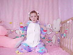 COZY ANAL: a baby in jimjams plays with her fuck hole :3