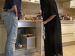 British Plumber Fucks Muslim Cougar In Her Kitchen
