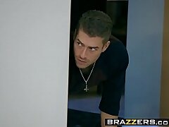 Brazzers - Nubiles Like It XXL - Sharing the Siblings Part 2 vignette starring Violet Starr and Xander C