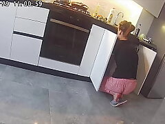 Real cheating. Wifey fucks a neighbor in the kitchen.