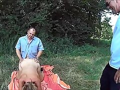 Suzisoumise naked in a field