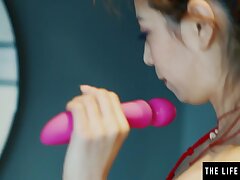 Witness this kinky Asian ultra-cutie guzzle her own hot golden pee