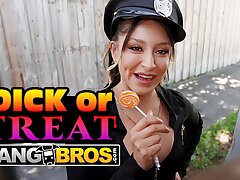 BANGBROS - Derek Savage Pulls Out His Pipe For Mads Flores To Fellate And Use As She Loves