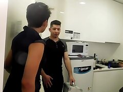TRAJIMOS  UN  TECNICO  DE TV  PARA  HACER UN Three Y ME  LLENO  EL  Ass  DE LECHE