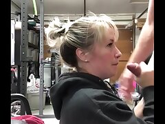 Fucking my gigantic hairdresser, mase619 gives a tip!