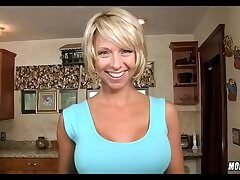 Nice Blonde Mother is Ultra-kinky