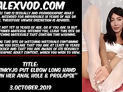 Hotkinkyjo put elbow long mitt fake penis in her anal hole & blossom