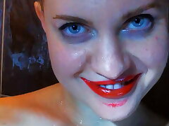 HannaMontana is highly mischievous and masturbates her pussy right in the douche