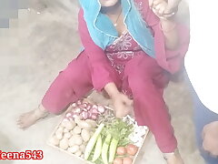 Vegetable bech rahi bhabhi ko patakar choda in clear hindi voice xxx indian desi bhabhi vegetables selling