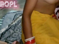 Desi Dulhan bhabhi saree display finger Sex doge stel chudai