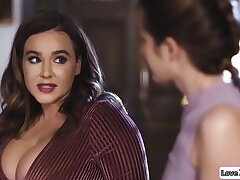Cougar has very first girly-girl fuck-a-thon with daughter