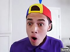 Rica cougar le da el regalo al joven cumplea&ntilde;ero parte 1