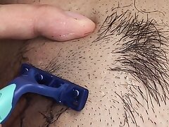I dont fuck unshaved Pussys i Shave the Honeypot bevore i fuck you