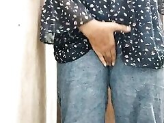 Desi indian school gal bathing and making vid