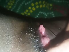 Aaj night me bhabi ki  garam chut me finger Dal kr choda bhabi ko bahut Maja Aaya mast chut me finger-ticklings