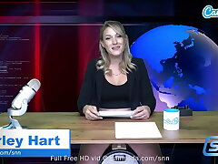 Camsoda - Red-hot Ash-blonde Cougar rails Sybian and milks during news cast