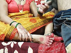 Pila saree pahankar Desi bhabhi ne apane hello uncle ke sath chud gahi