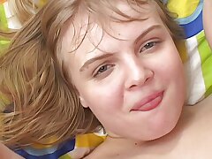 blonde wird von ihrem lover zu hart gefickt