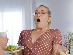 She Likes Her Meatpipe In The Kitchen / Brazzers scene from zzfull.com/HC