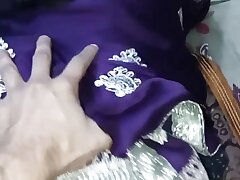Hot Lil' stepsister ko PUBG game khalty huay choda