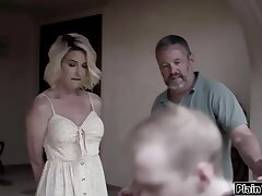 Spouse observes wifey pummeling her sonnie