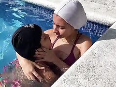 I invite my girlfriend to the pool and we pulverize in the douche