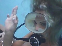 Scuba dame gets cumshot in mask