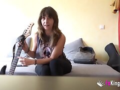 I'm Carla (38) and I'm going to boink my ENORMOUSLY DICKED 18yo schoolgirl