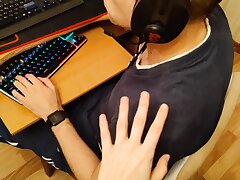 A computer game turned out to be more interesting than a bare lady