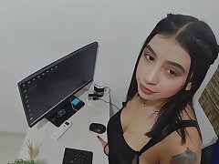 My ex-girlfriend's horny gives me a rich blow-job to my fuck-stick until she makes me cum - Porn in Spanish