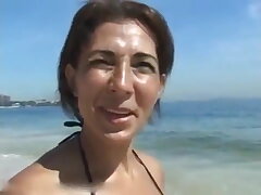 Stunning Mexican MILF has vaca hook-up