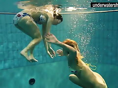 Andrea and Monica steaming teenies in the pool