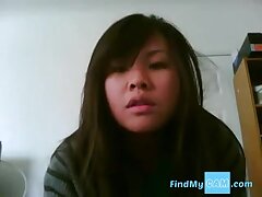 cute japanese chick films herself cumming