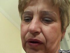 He fucks her older poon on the sofa