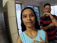 Jasmine Santanna took a fan for a shower