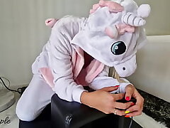 Unicorn Milf rails on a Sybian saddle sexmachine and she nearly gets a blackout