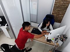 I Have a Fetish at Work with My Coworker - Porno in Spanish